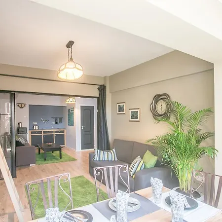 Park By Urbanesq 公寓