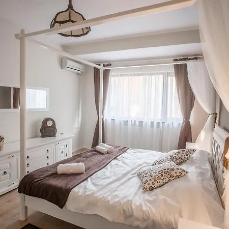 Park By Urbanesq Apartment