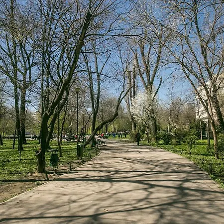Park By Urbanesq Бухарест